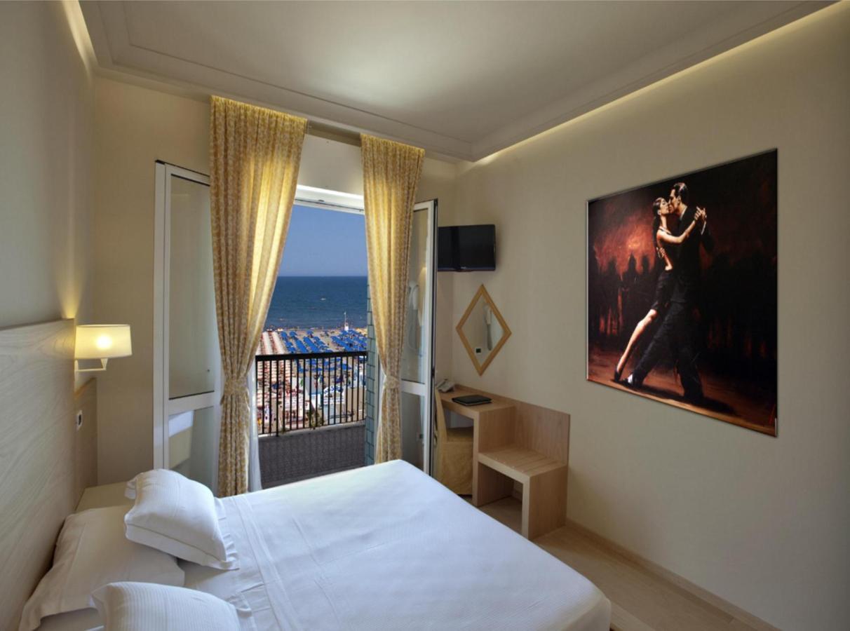 Hotel Ghirlandina Rimini Room photo